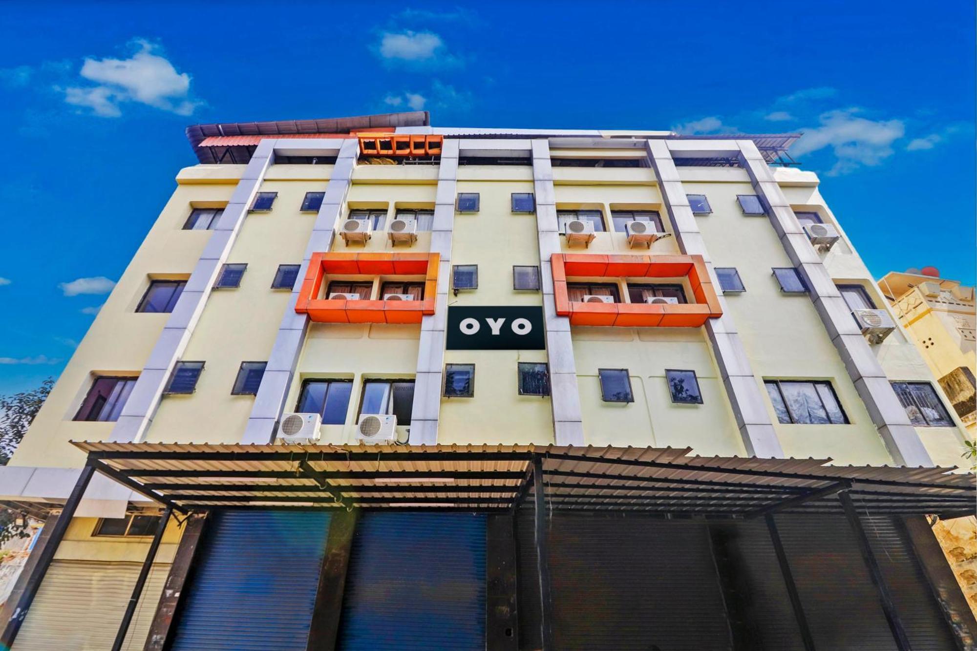 Super Collection O 77115 Vaishnavi Palace Haydarabad Dış mekan fotoğraf