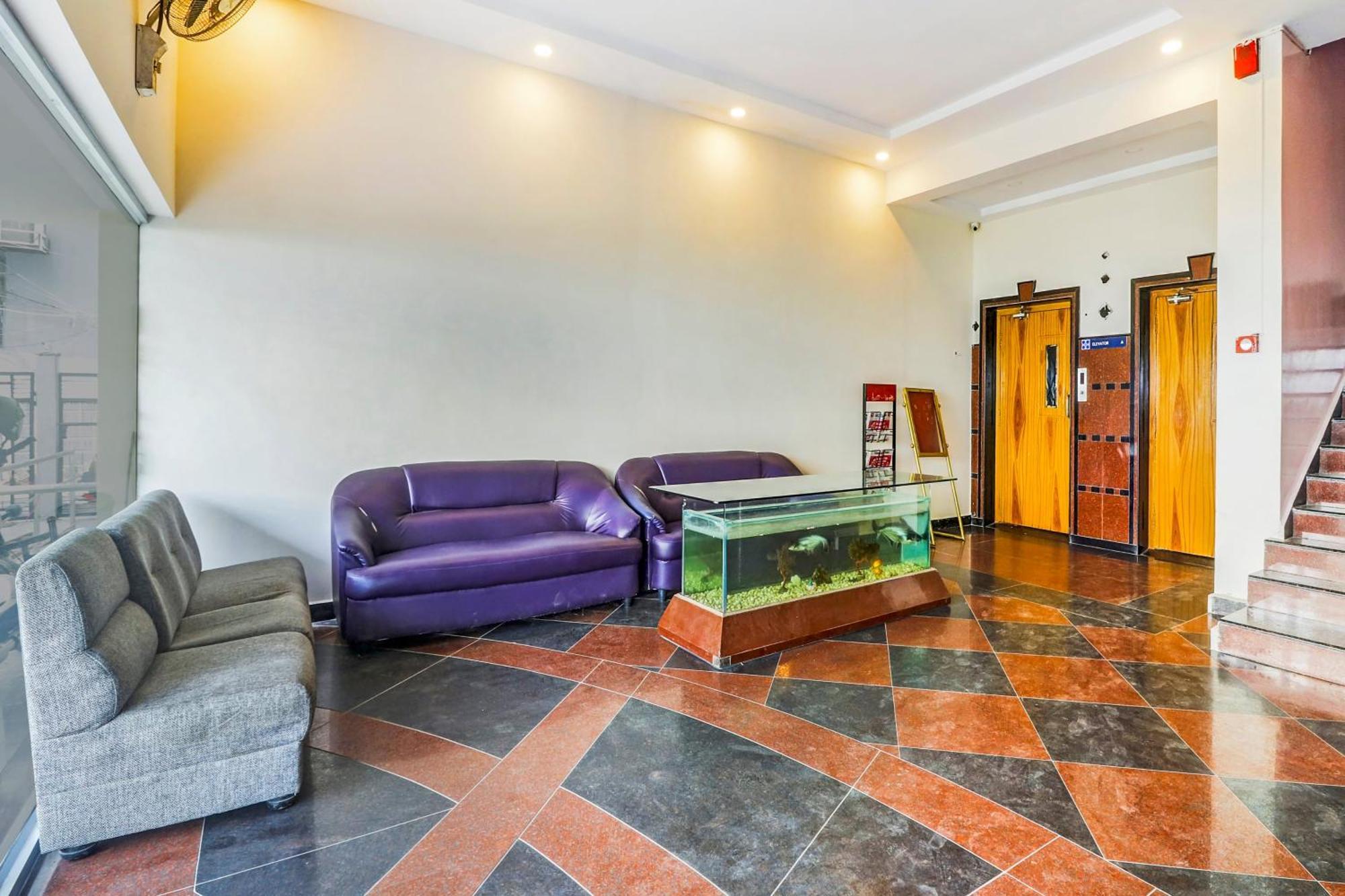 Super Collection O 77115 Vaishnavi Palace Haydarabad Dış mekan fotoğraf