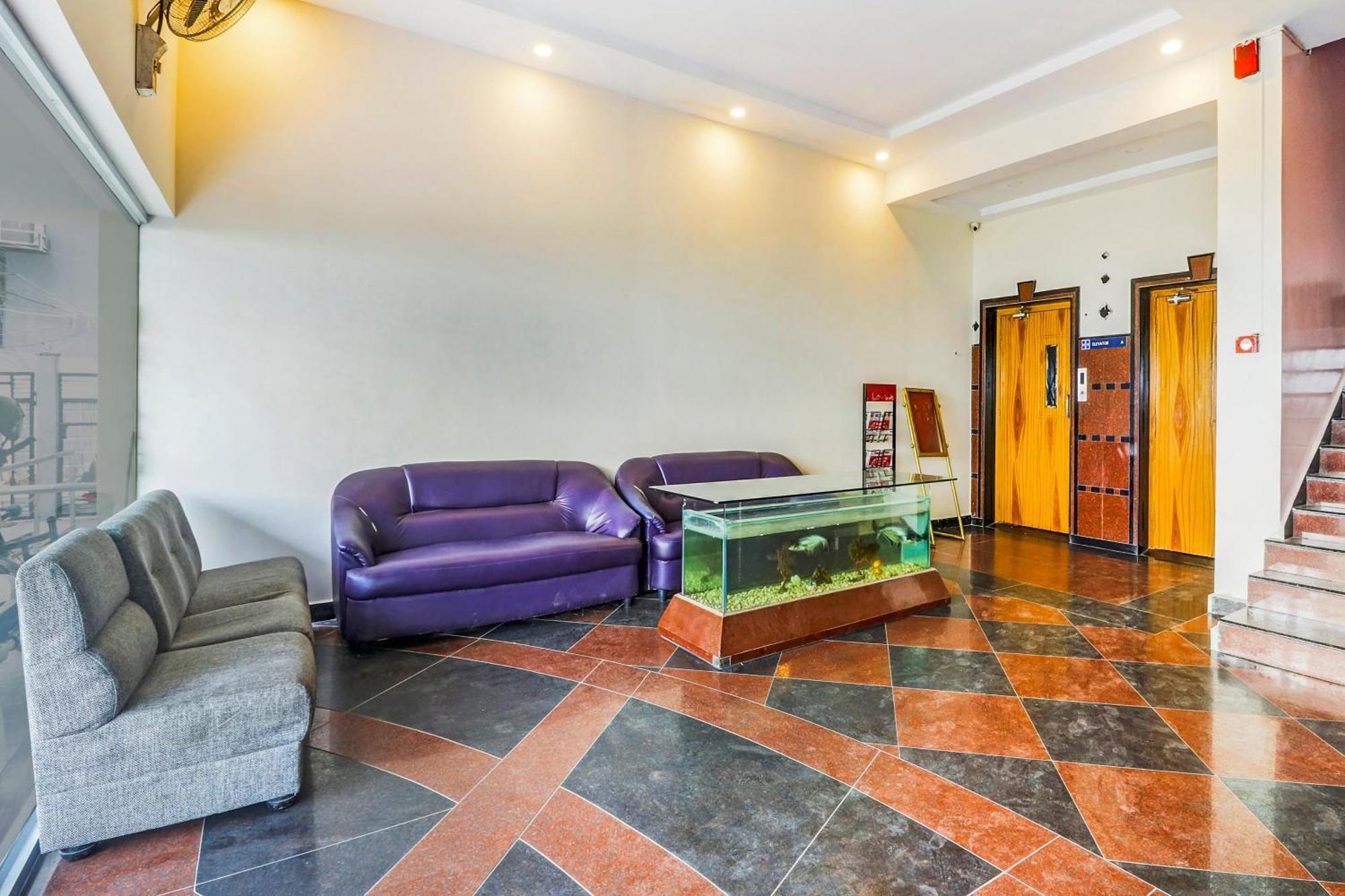 Super Collection O 77115 Vaishnavi Palace Haydarabad Dış mekan fotoğraf